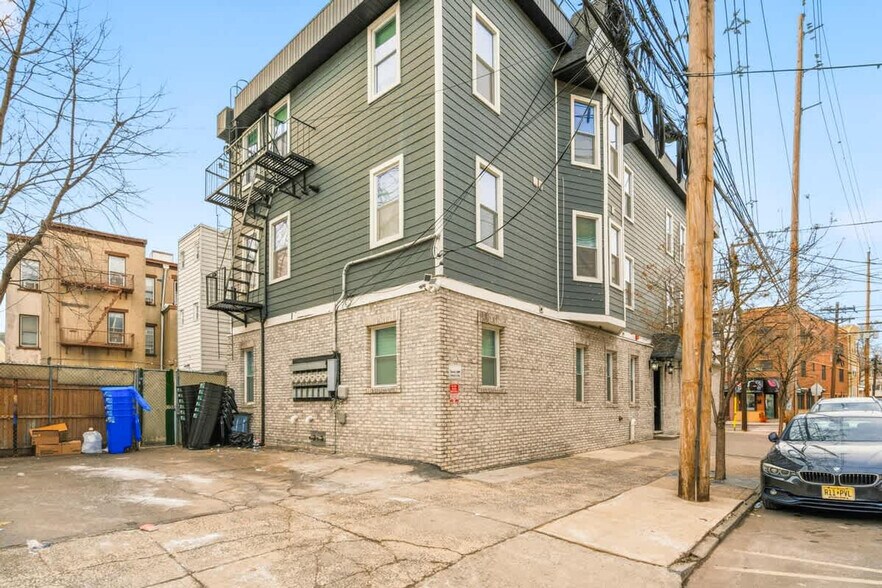 Building Photo - 41 Vroom St