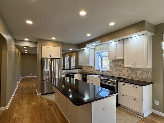 Building Photo - 126 Skiatook Way