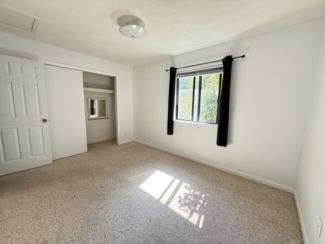 Building Photo - 509 Sunrise Dr