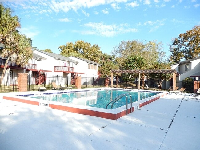 Building Photo - 1315 Airport Dr