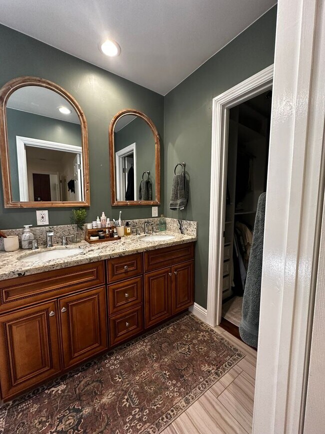 Building Photo - Gorgeous 3-Bedroom 2 bath Home with Pool A...