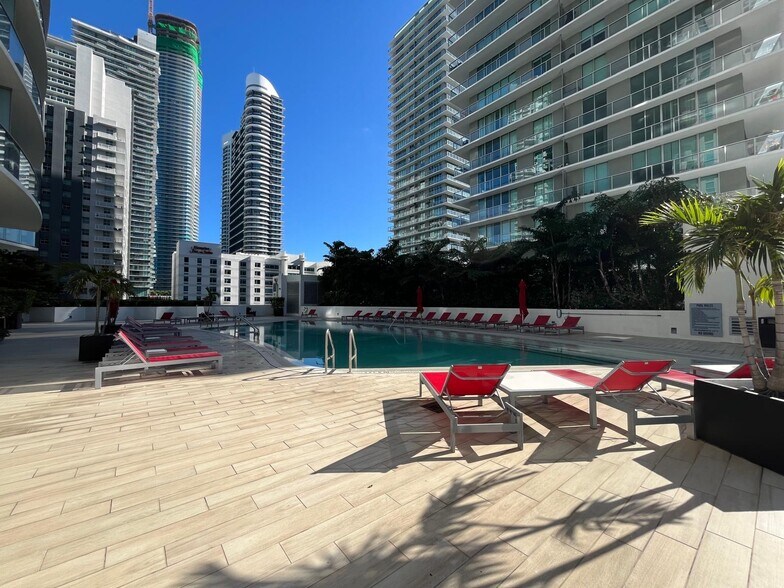 Pool 9th floor - 1100 S Miami Ave
