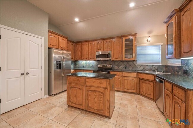 Building Photo - 6201 Flag Stone Dr