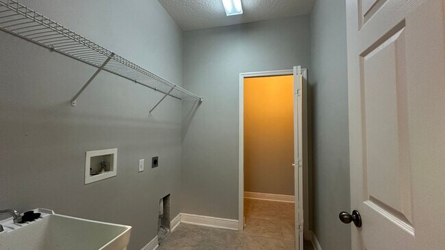 Building Photo - 418 Brentwood Club Cove