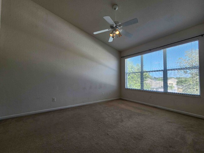 Building Photo - 4560 SW 52nd Cir