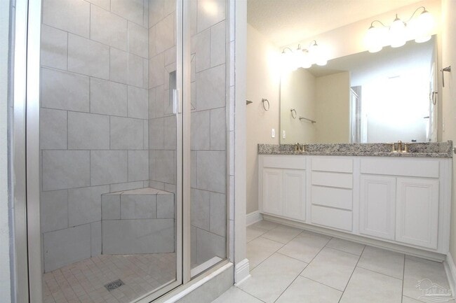 Building Photo - 310 S F St