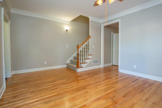 Building Photo - 471 Connally St SE