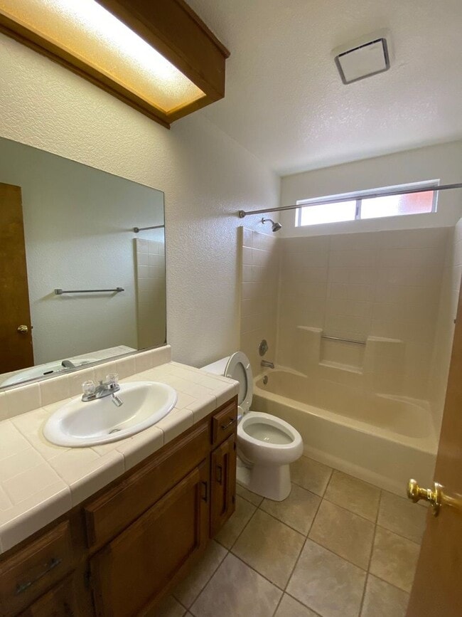 Building Photo - REDUCED!!  3 Bedroom 2 Bath with POOL!