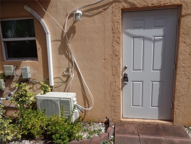 Building Photo - 2060 SE 14th St