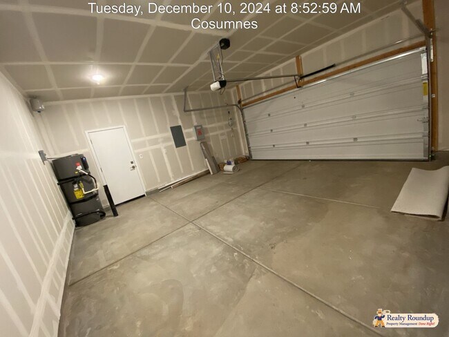 Building Photo - 4197 Crossroads Wy