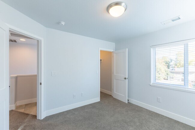 Building Photo - 1056 Watt St