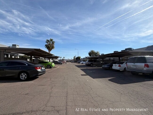 Building Photo - 5960 W Oregon Ave