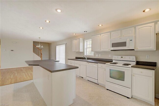 Building Photo - 9469 Glass Rd