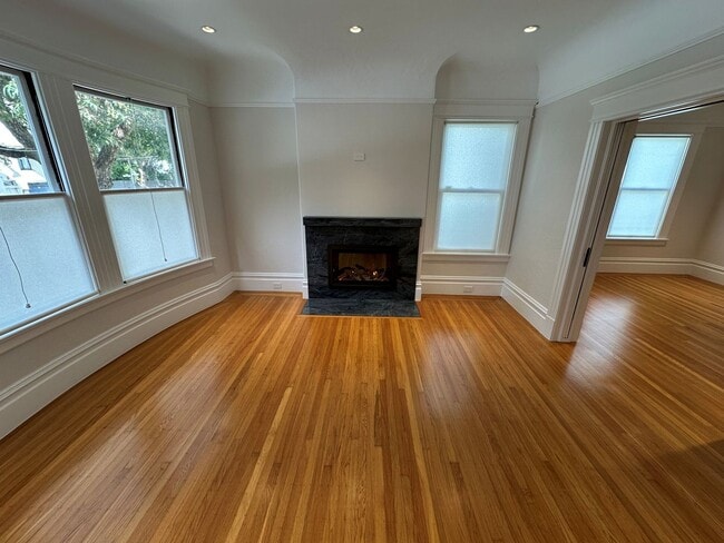 Building Photo - 219 Lake St