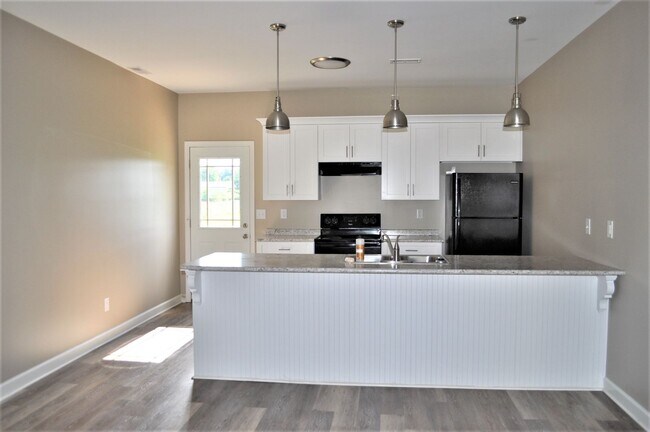 Building Photo - 216 Fern Bank Dr