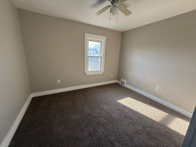 Building Photo - 4503 E 126th St