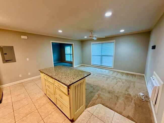 Building Photo - Top-Floor South End Villa Near Coligny Beach- Available Now!