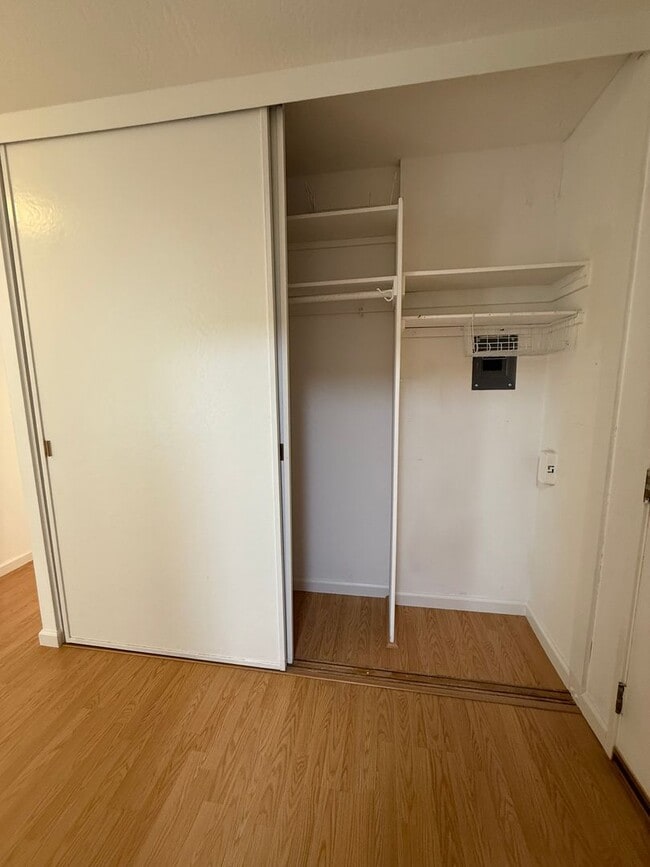 Building Photo - 1 Bed, 1 Bath Condo in Prime Belmont Location