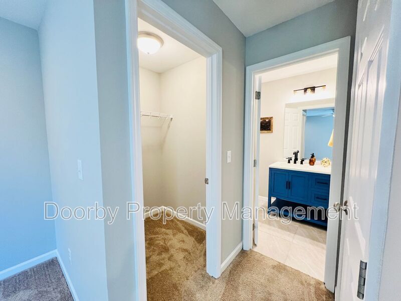 Building Photo - 2106 Duncan Ave