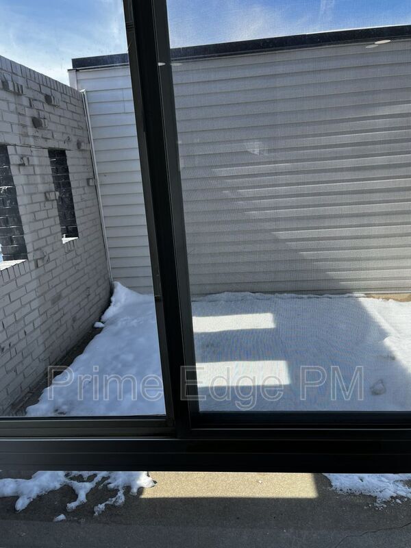 Building Photo - 6235 Holdrege-B6