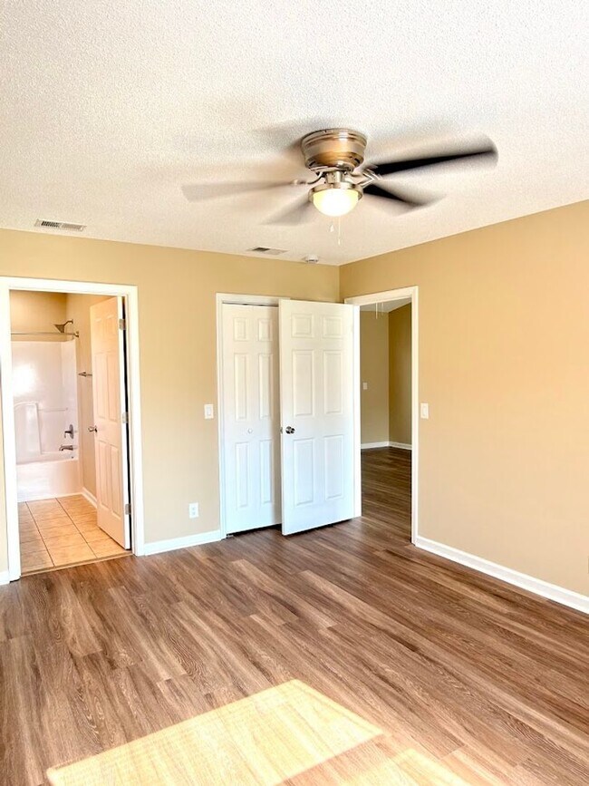 Building Photo - 159 Green Acres Dr