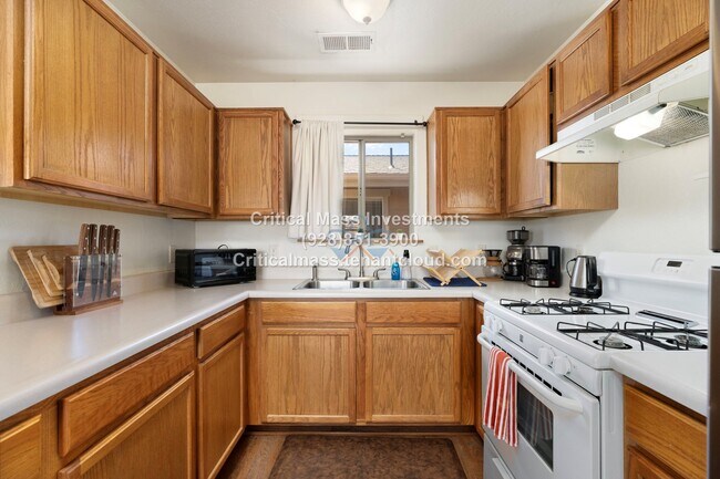 Building Photo - 733 N Humbolt St