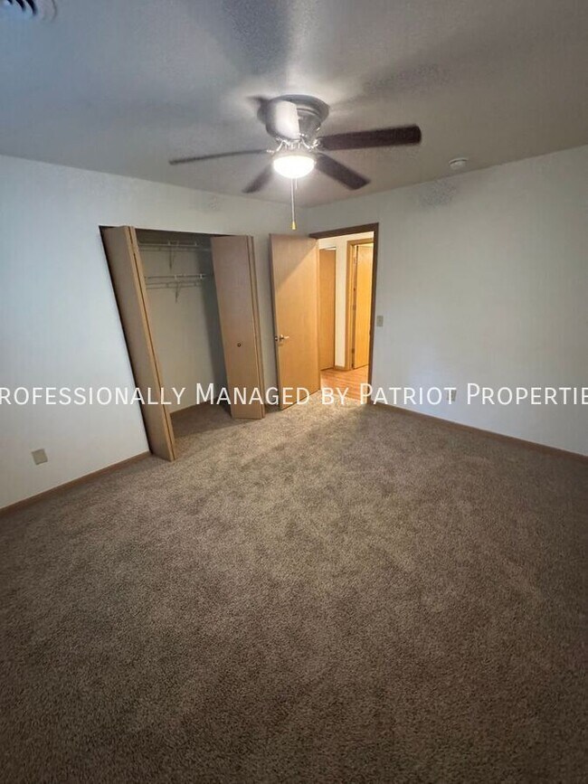 Building Photo - 1609 N Thompson Dr