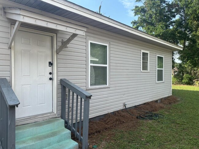 Building Photo - 217 Carys Ln