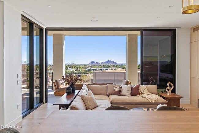 Building Photo - 5000 N Camelback Rdg Dr