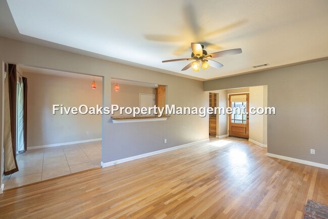 Building Photo - 102 Grenoble Way