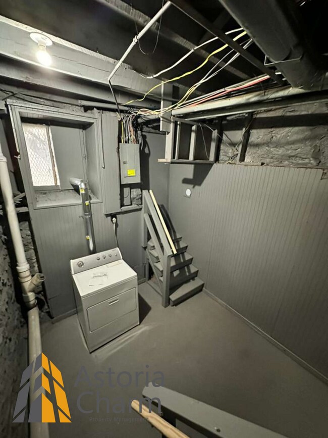 Building Photo - 3 Bedroom with Fenced Yard and Spacious Primary Bedroom near Coppin University