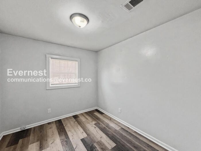 Building Photo - 4620 Sunnybrook St