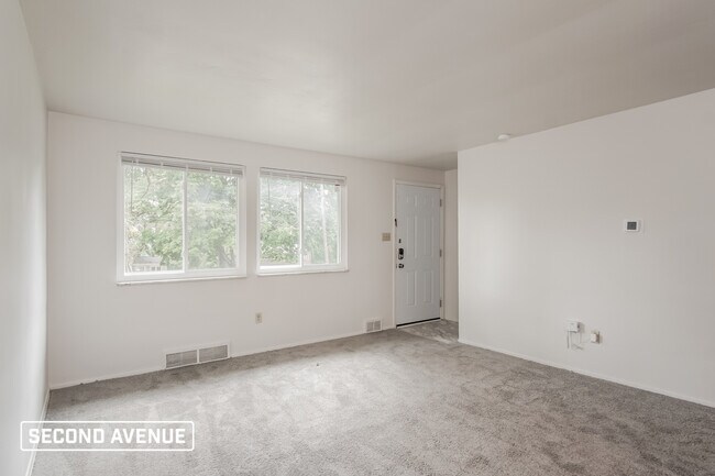 Building Photo - 716 Bittersweet Rd