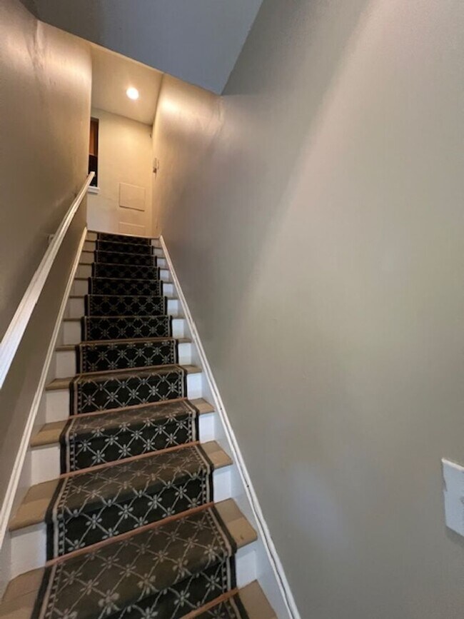 Building Photo - CONDO WITH LOFT IN GAITHERSBURG