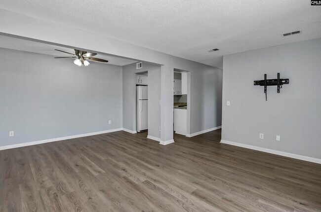 Building Photo - 331 W Main St