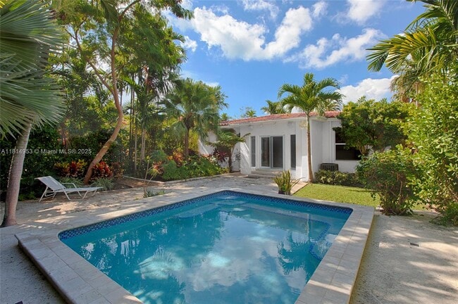 Building Photo - 745 Lakeview Dr
