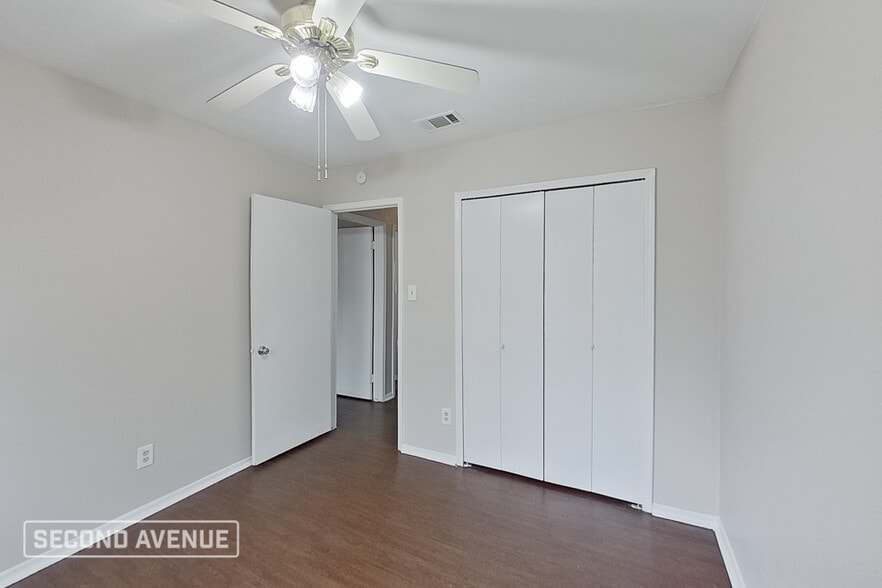 Building Photo - 9124 Pinehaven Dr