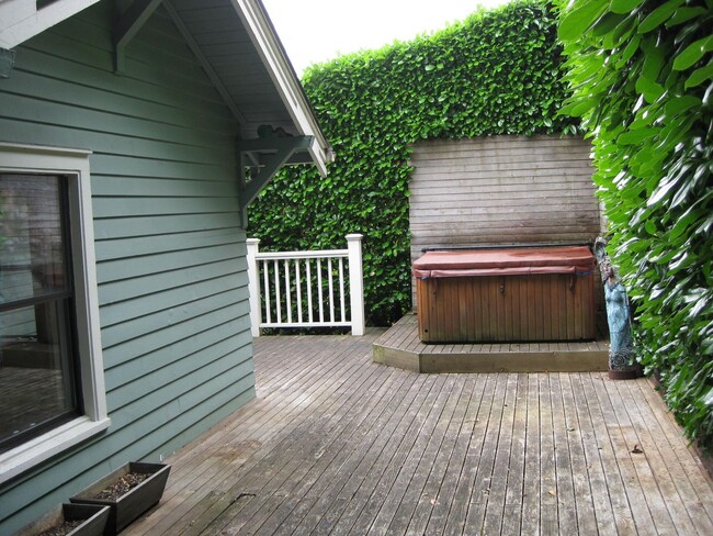 Building Photo - 3bd/2ba House in Leschi