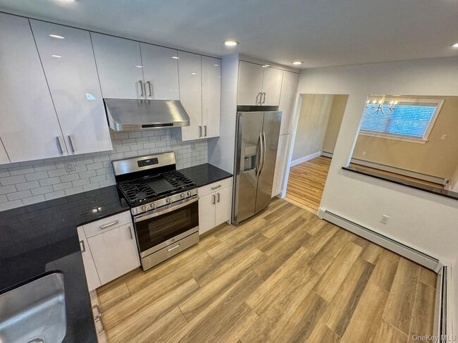 Building Photo - 203-30 28th Ave