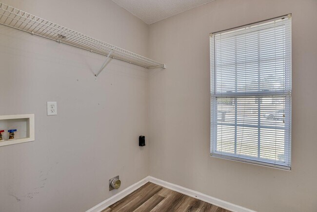 Building Photo - 4318 Sanderling Dr