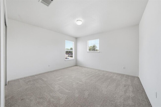 Building Photo - 104 Carol Ave