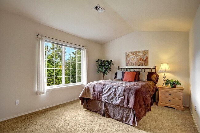 Building Photo - 2Bd/1.75Ba Bothell Condo