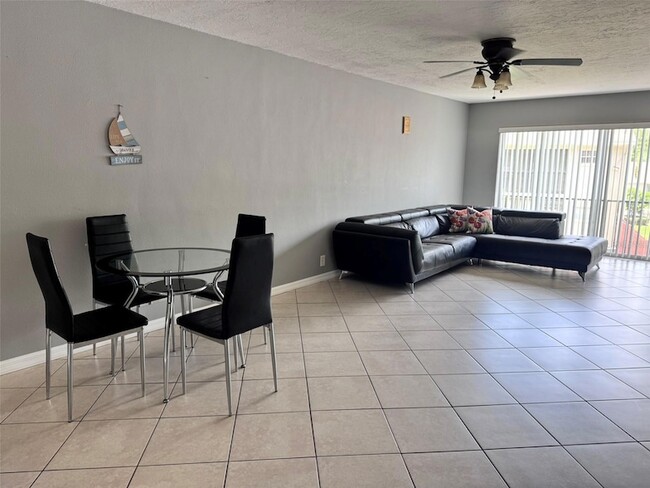 Building Photo - 2763 Woodgate Ln