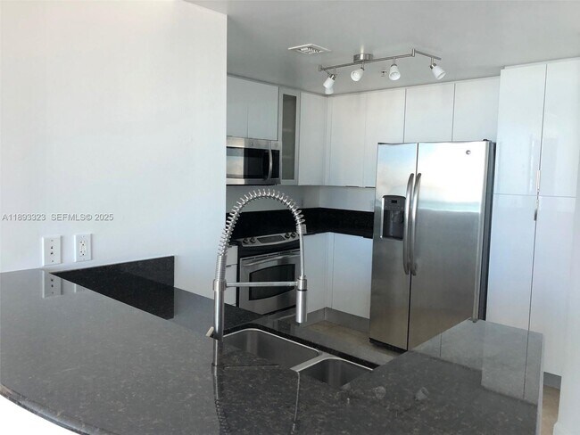 Building Photo - 7900 Harbor Island Dr