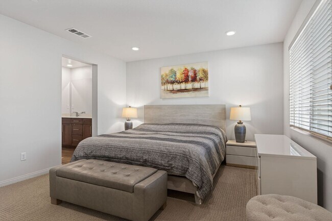 Building Photo - 3-Bed + 3.5-Bath Townhouse | Springville | Camarillo | Unfurnished