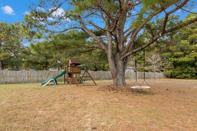 Building Photo - Farmhouse-Style Home Minutes from the Water | No HOA