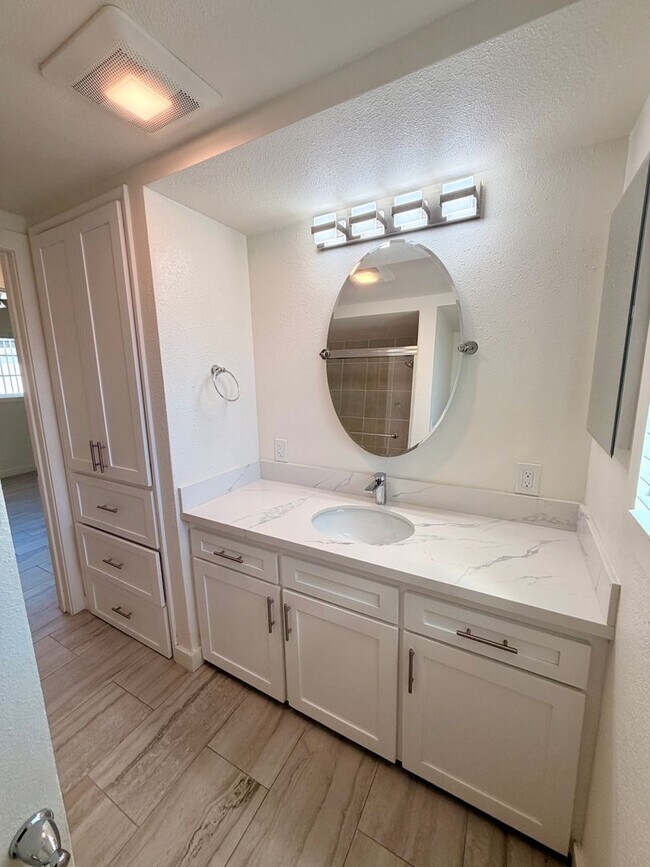 Building Photo - Remodeled 1 Bedroom Unit in Orange
