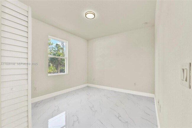 Building Photo - 2910 Flora Ave N