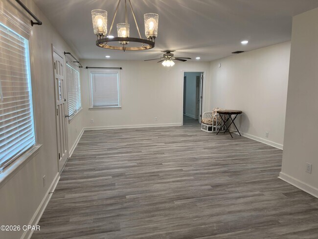 Building Photo - 4900 S Lakewood Dr