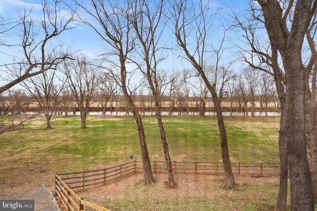Building Photo - 19451 Youngs Cliff Rd